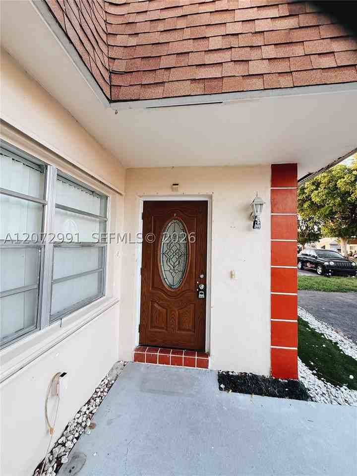 7653 Nw 74th Ave #7653 - Photo 4 of 15