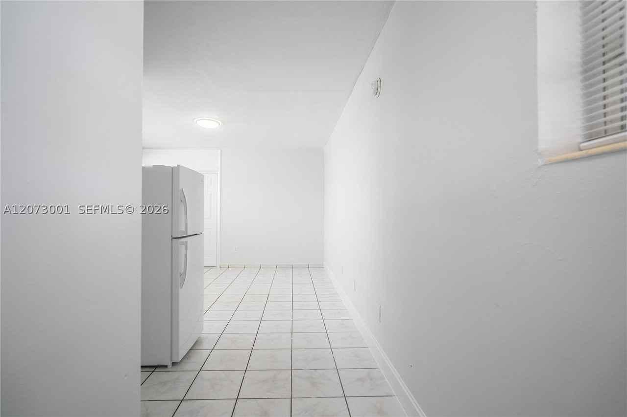 1940 Bay Dr #6 - Photo 4 of 16