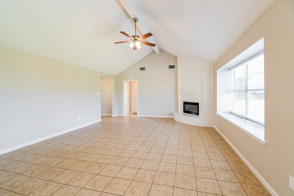 1001 Landing Blvd - Photo 3 of 16