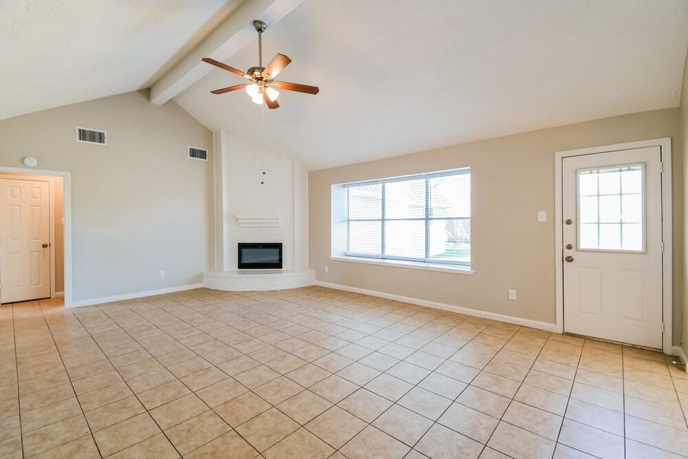 1001 Landing Blvd - Photo 4 of 16