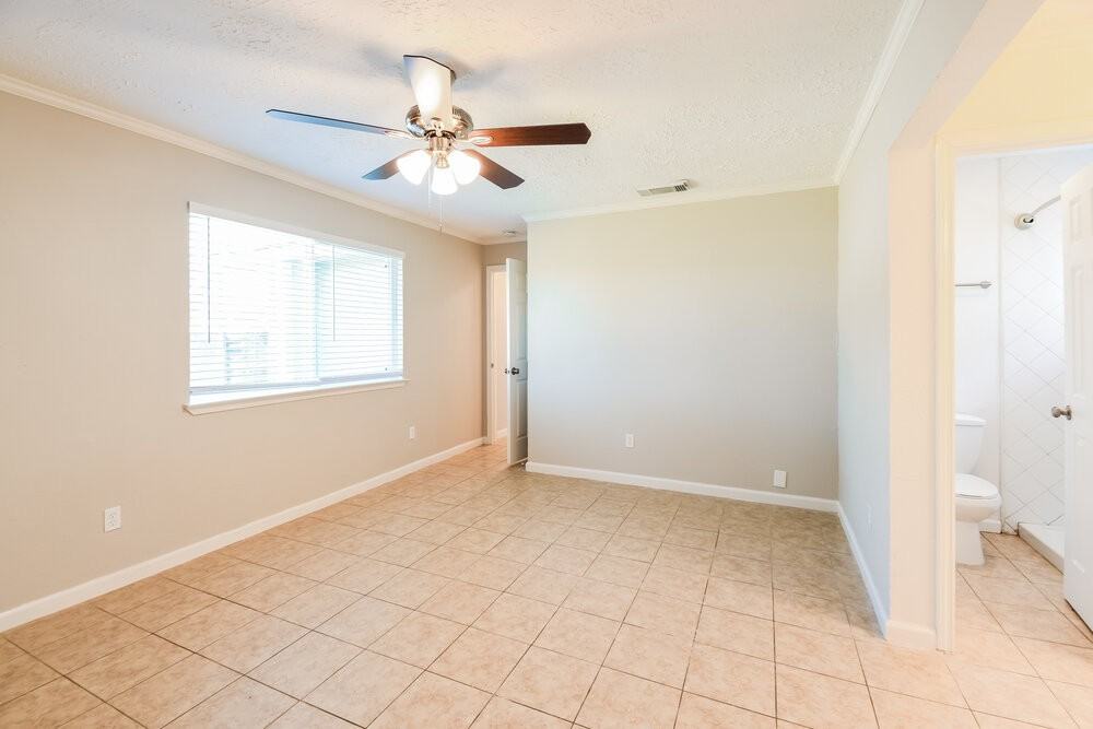 1001 Landing Blvd - Photo 7 of 16