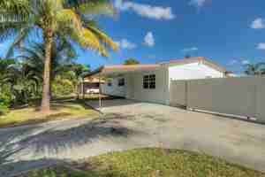 featured image of 160 Nw 199th St #1