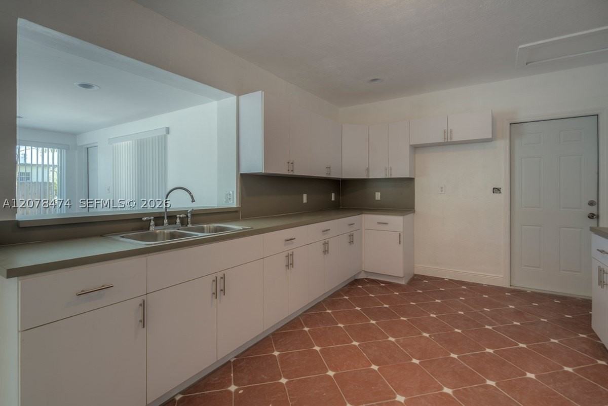 160 Nw 199th St #1 - Photo 6 of 7