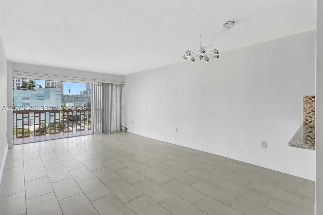 600 Ne 25th St - Photo 5 of 18