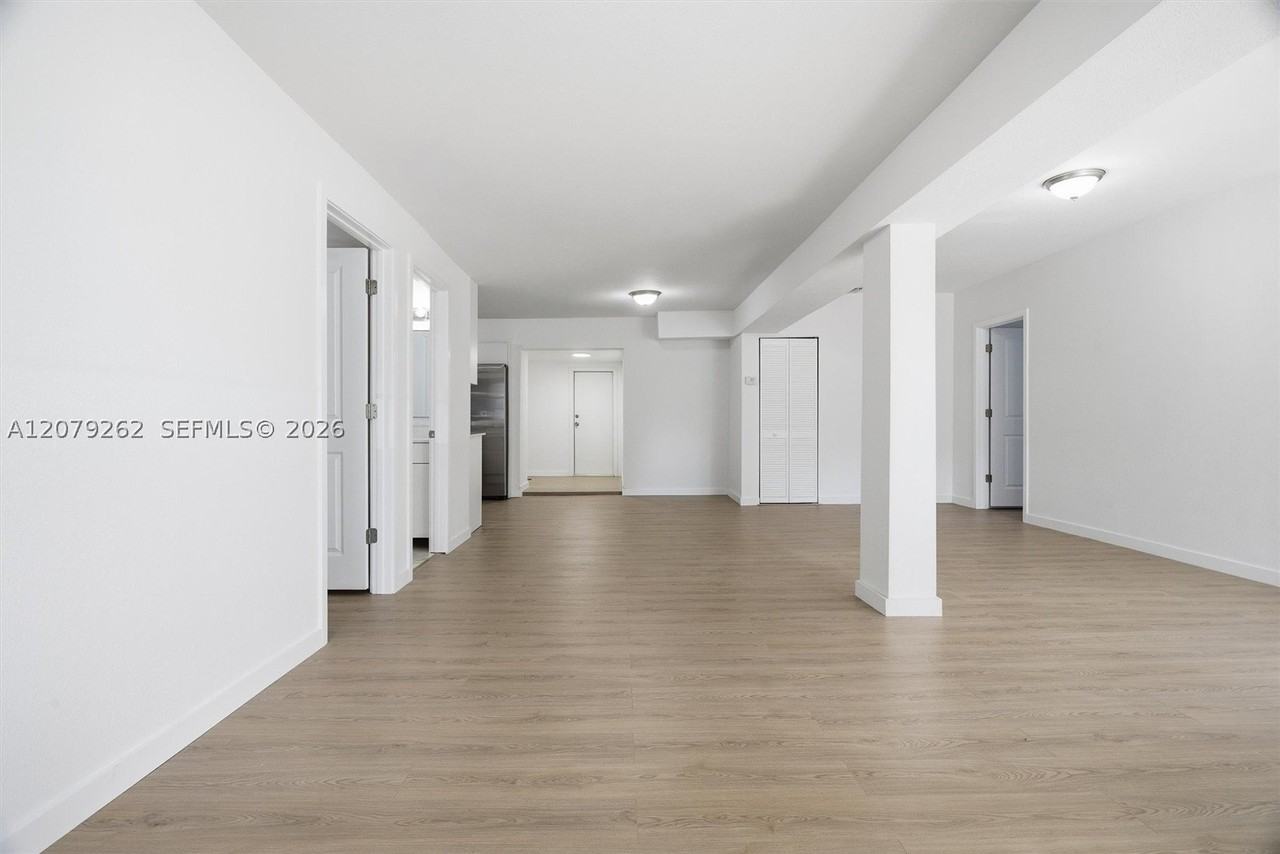 465 Ne 165th St - Photo 4 of 15