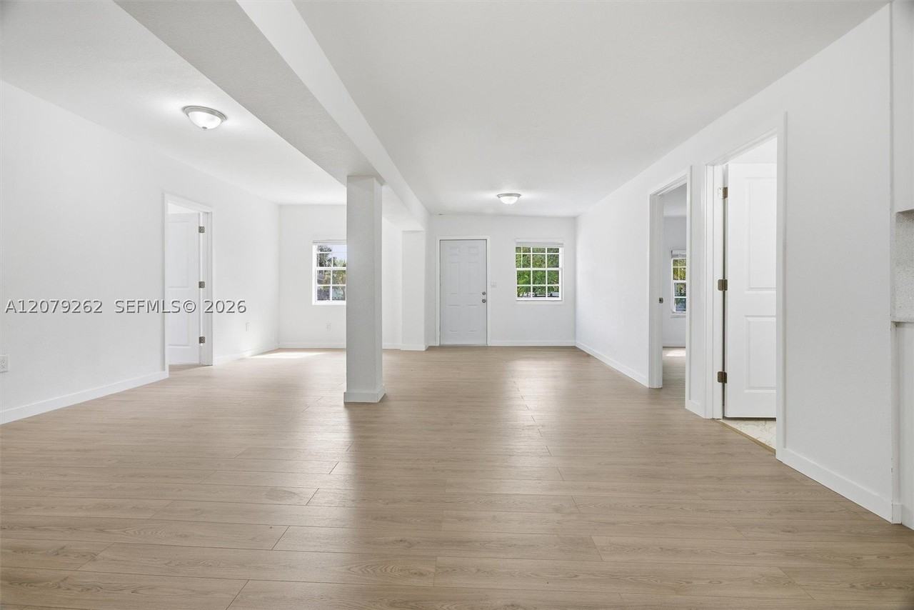 465 Ne 165th St - Photo 6 of 15