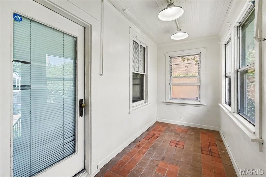 2038 Mclaran Ave - Photo 3 of 16