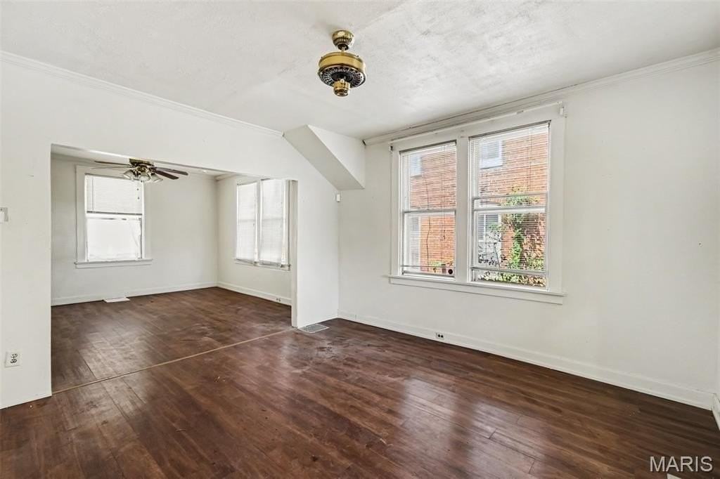 2038 Mclaran Ave - Photo 5 of 16