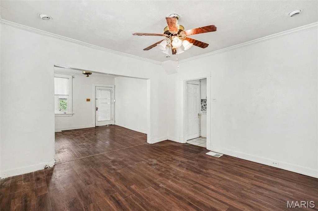 2038 Mclaran Ave - Photo 6 of 16