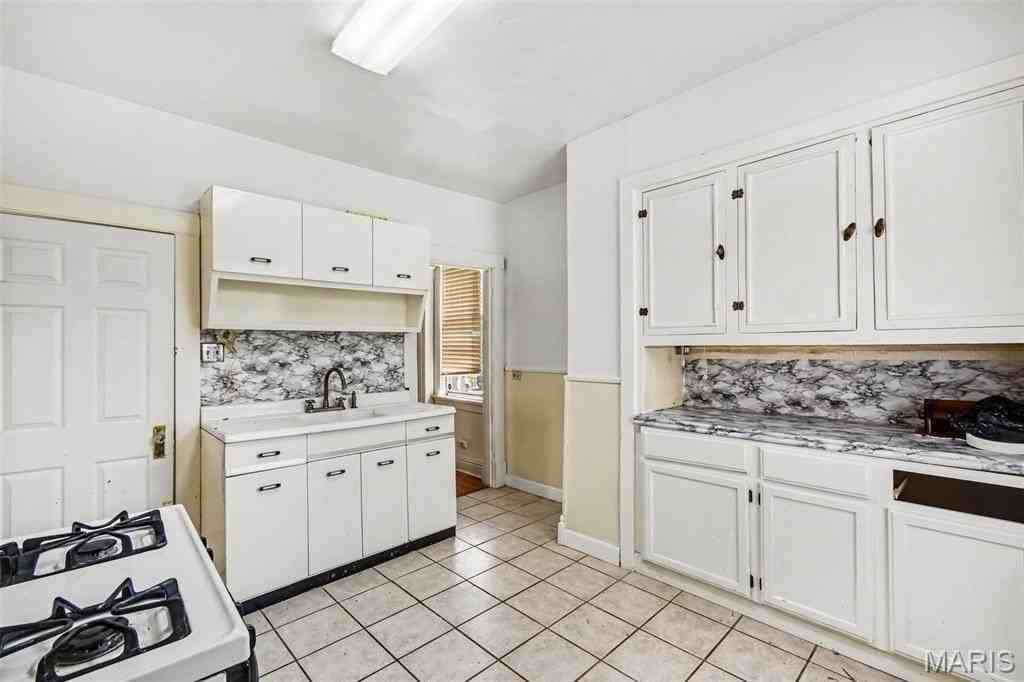 2038 Mclaran Ave - Photo 7 of 16