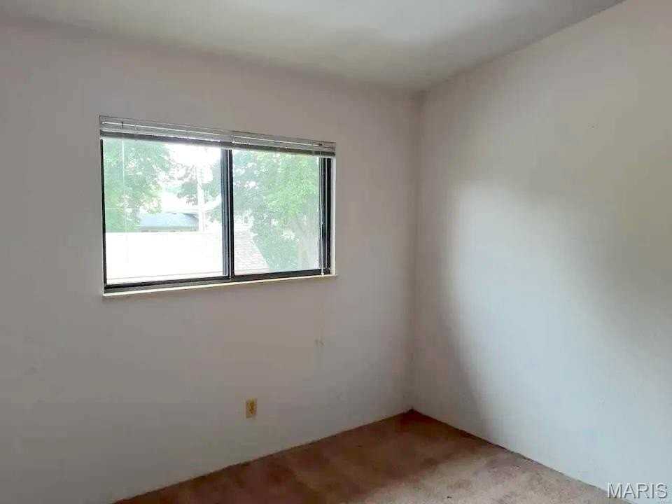 62 Peachtree Ln - Photo 3 of 7