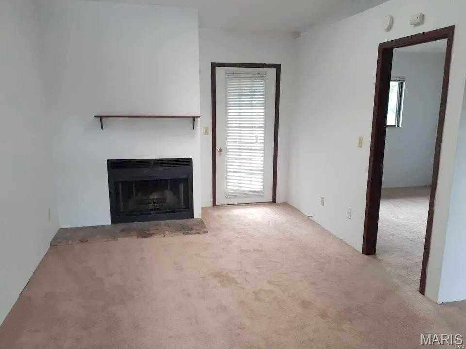 62 Peachtree Ln - Photo 4 of 7