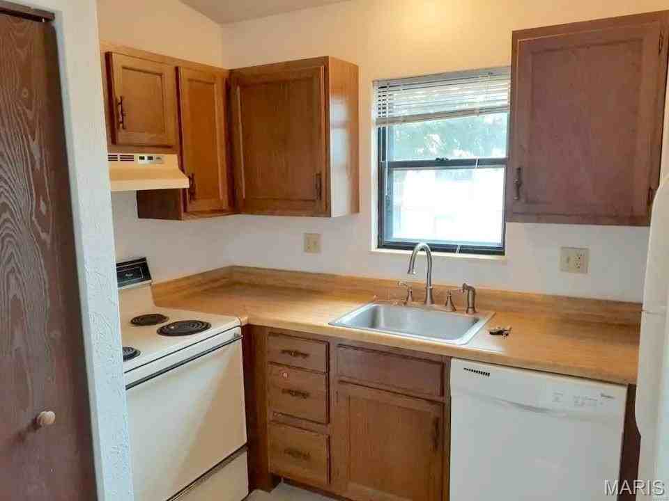 62 Peachtree Ln - Photo 5 of 7