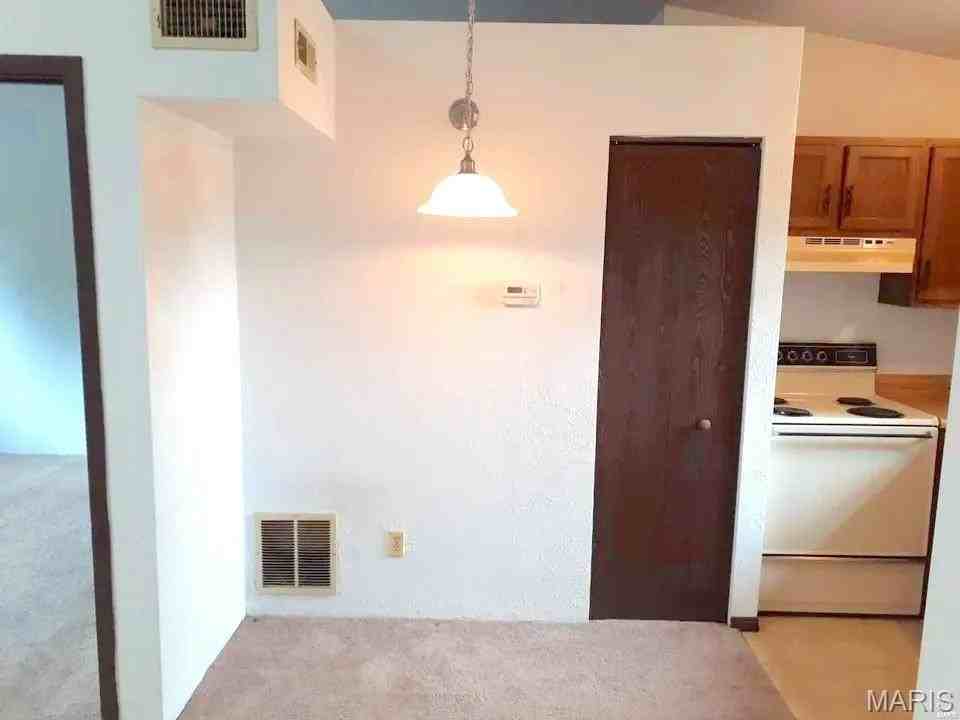 62 Peachtree Ln - Photo 6 of 7