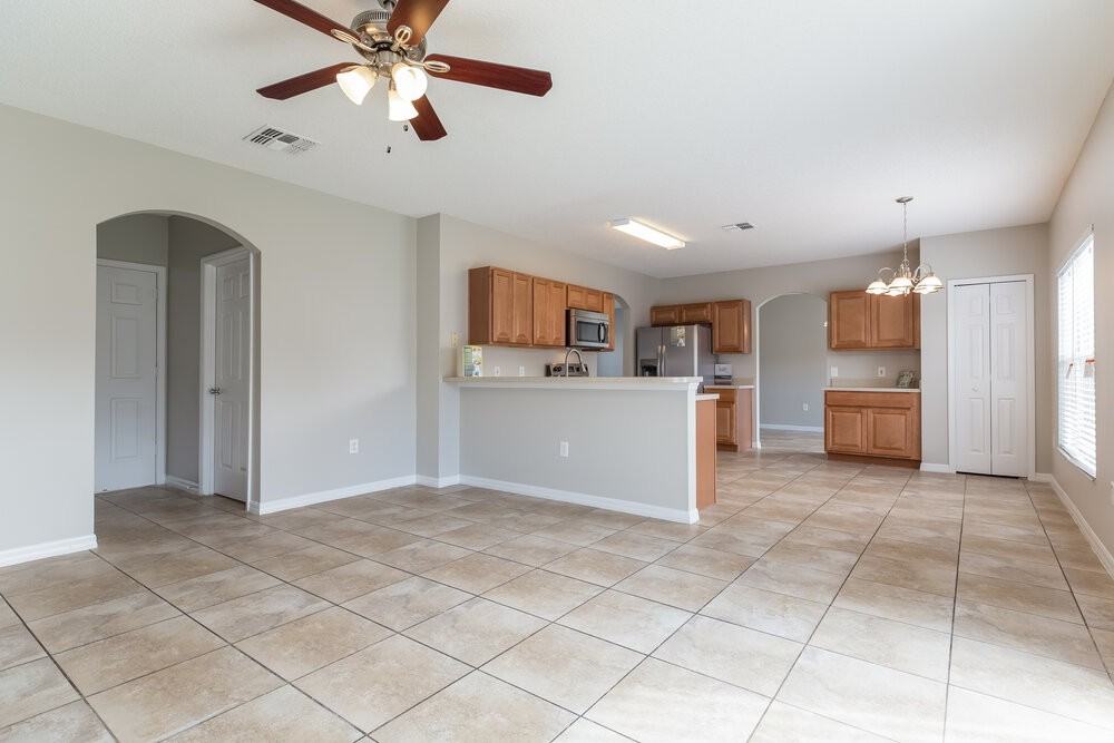 920 Cambridge Ct - Photo 4 of 14