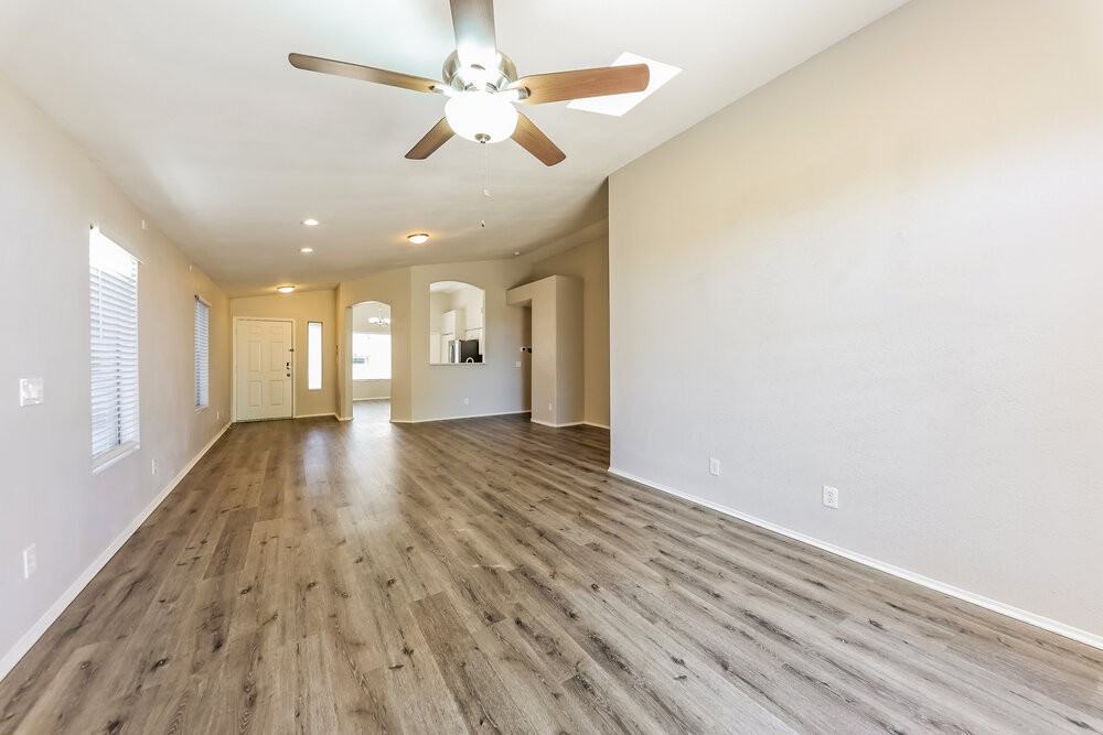 14740 W Willow Ln - Photo 5 of 16