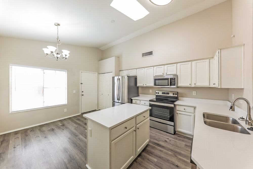 14740 W Willow Ln - Photo 6 of 16