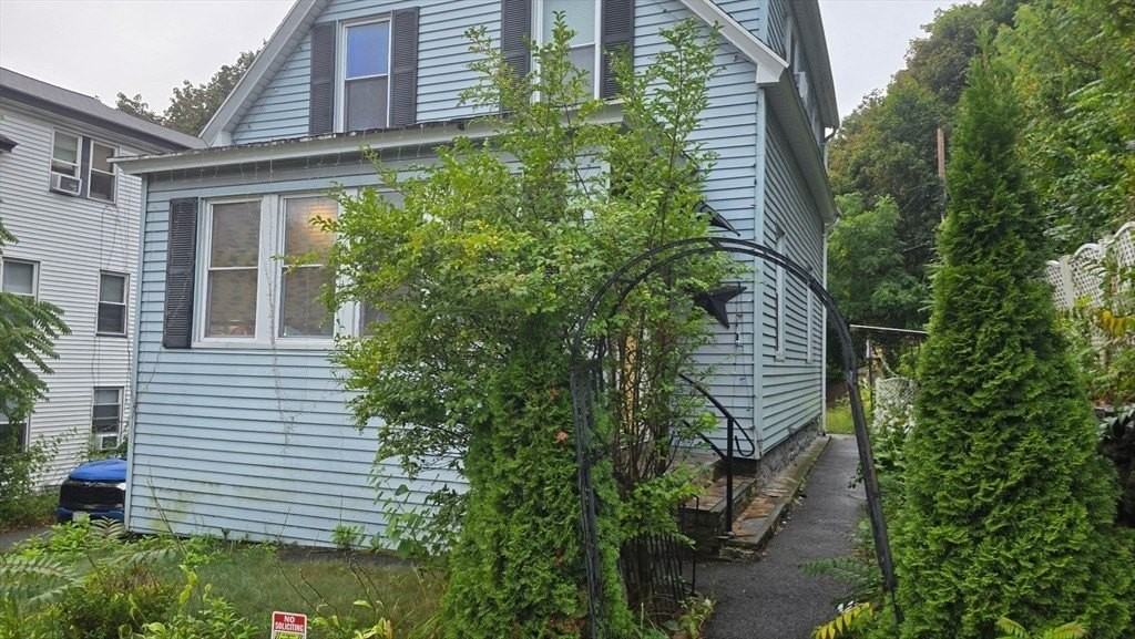 248 Belmont St - Photo 5 of 6