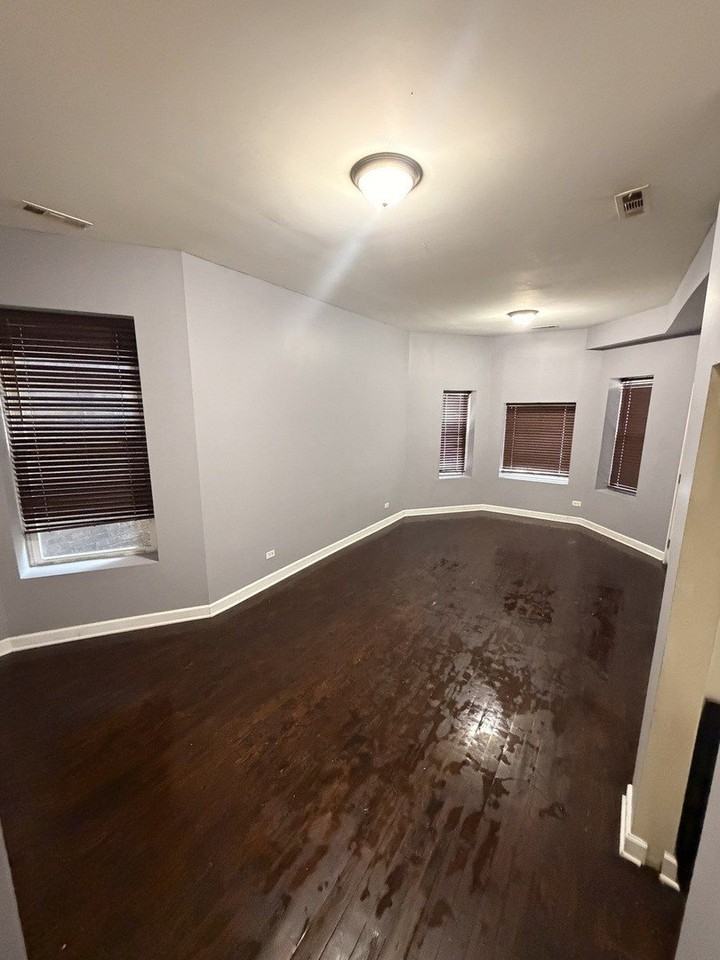 705 W Garfield Blvd #1 - Photo 2 of 13