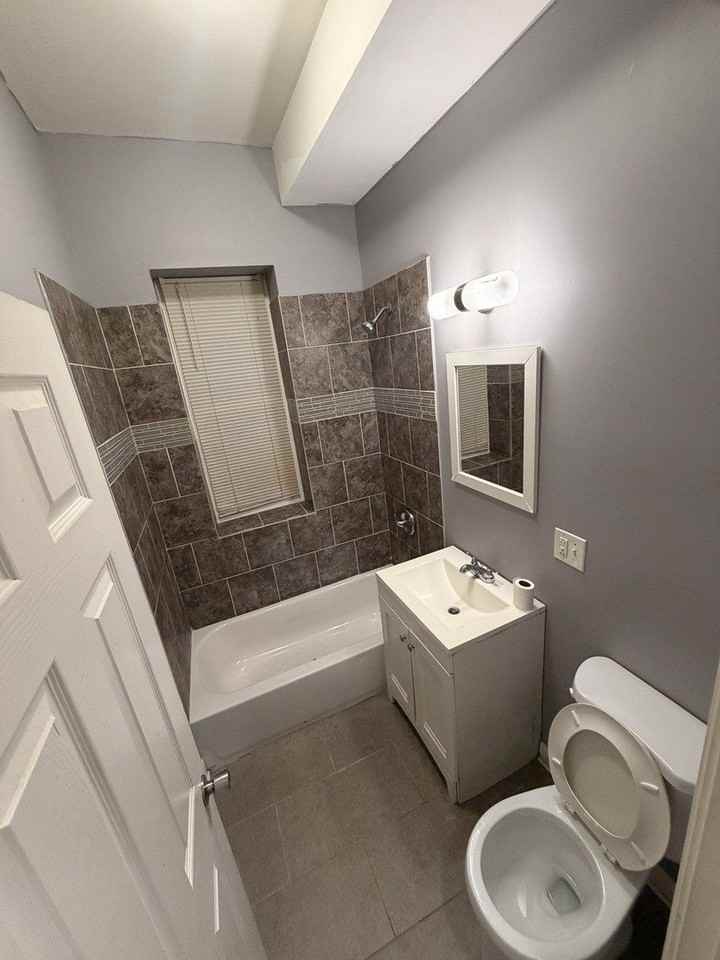 705 W Garfield Blvd #1 - Photo 5 of 13