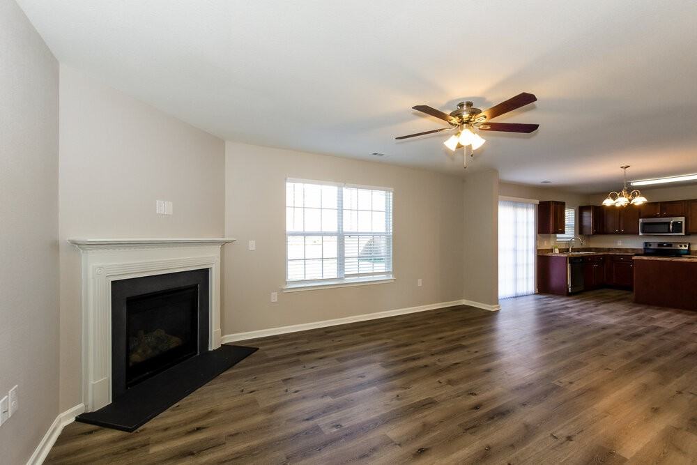 1860 Eastway Dr - Photo 4 of 17