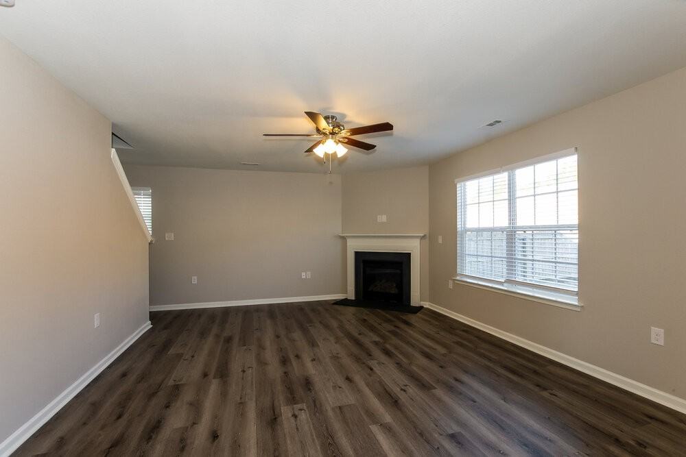 1860 Eastway Dr - Photo 5 of 17