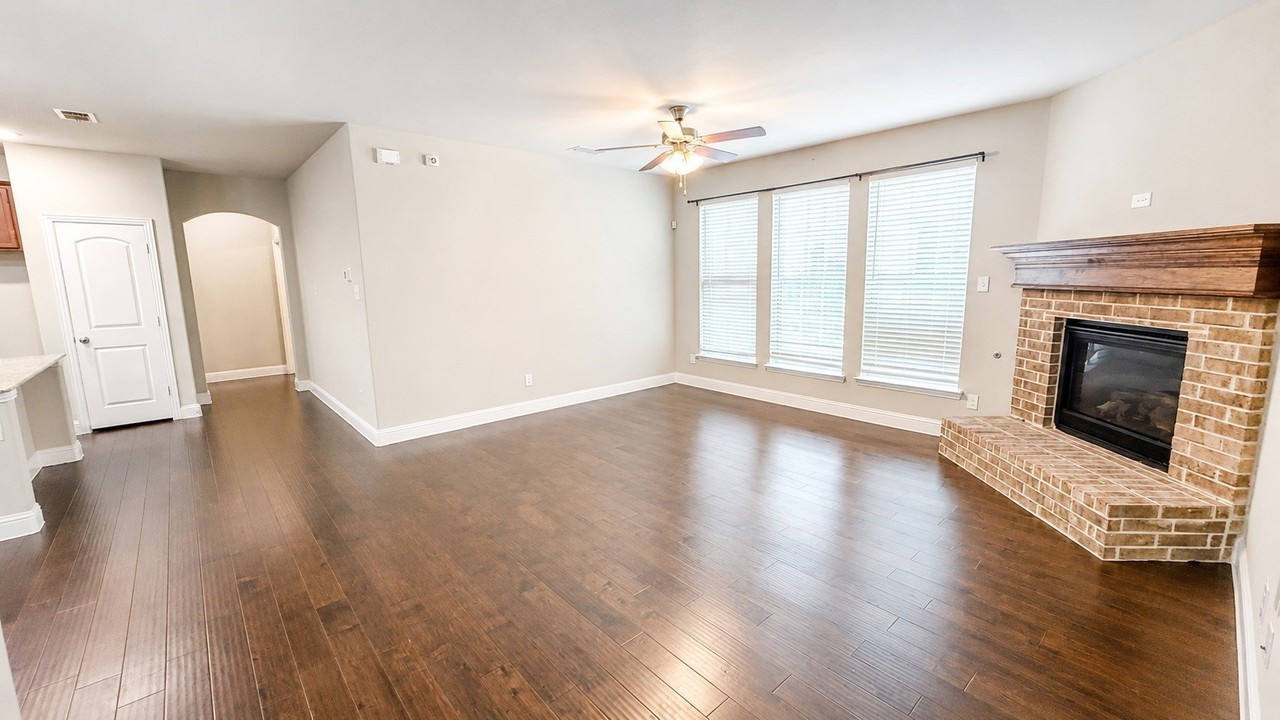7304 Elm Grove Ln - Photo 6 of 25
