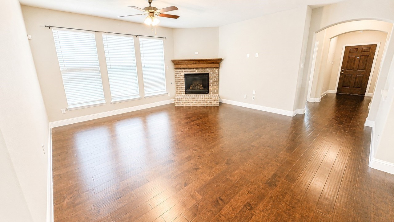 7304 Elm Grove Ln - Photo 5 of 25