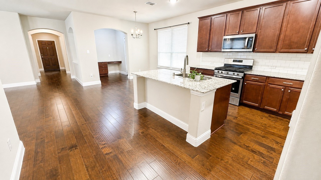 7304 Elm Grove Ln - Photo 4 of 25