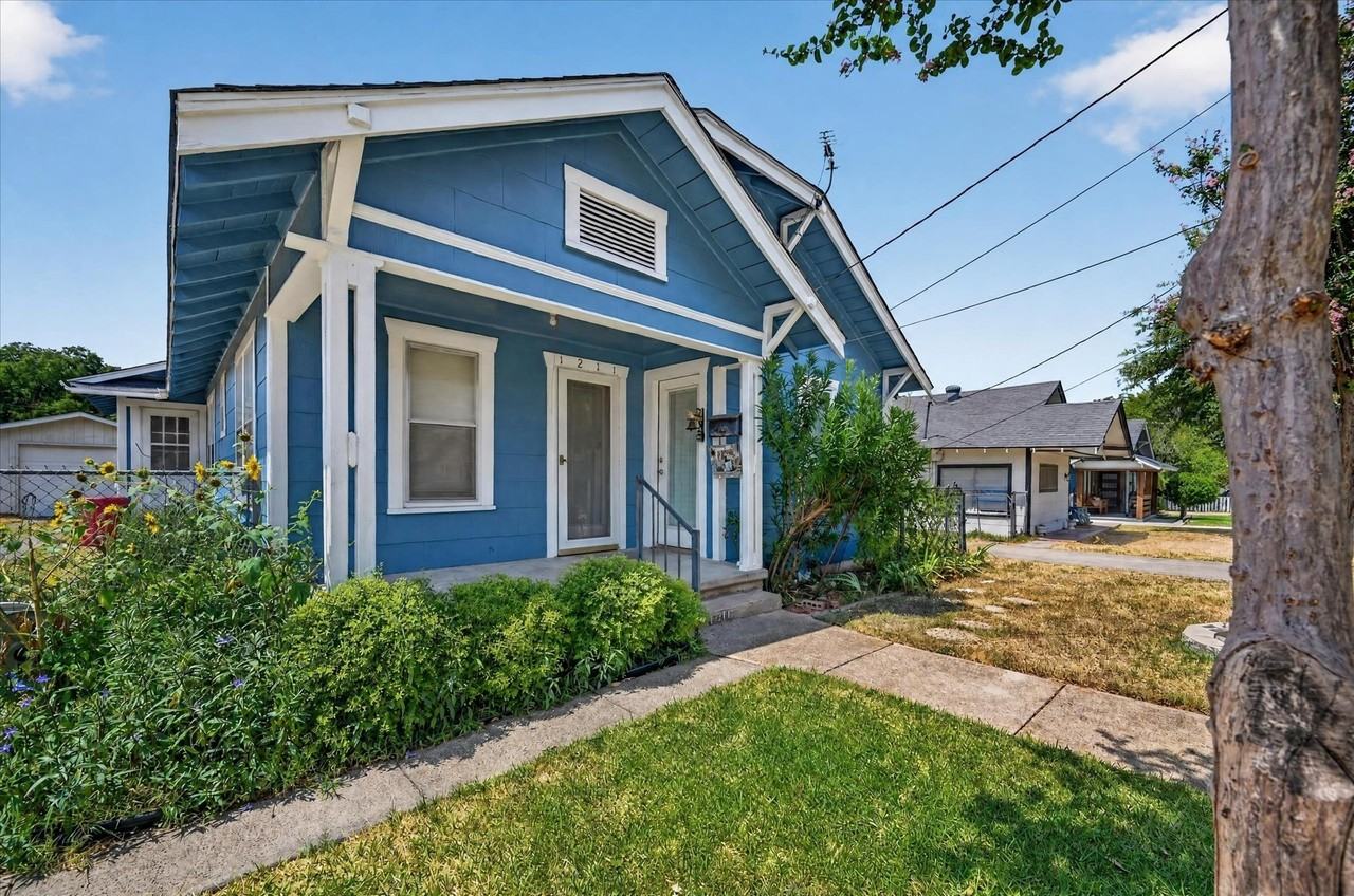 1211 S Montclair Ave - Photo 4 of 30