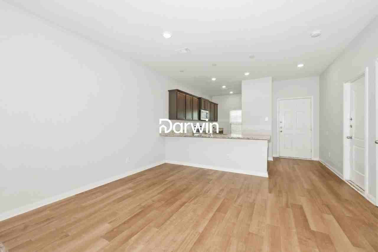 132 Bush Dr - Photo 2 of 14