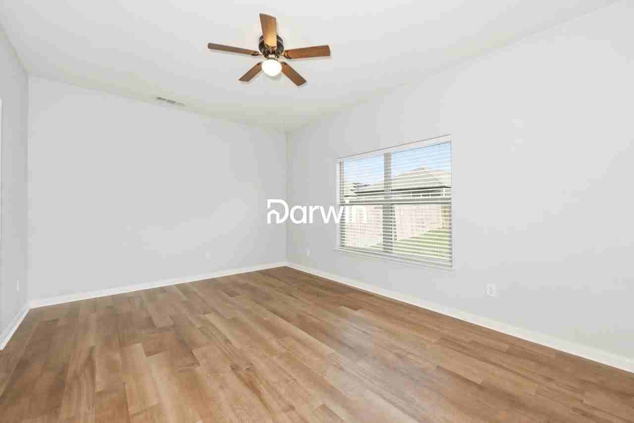 132 Bush Dr - Photo 5 of 14