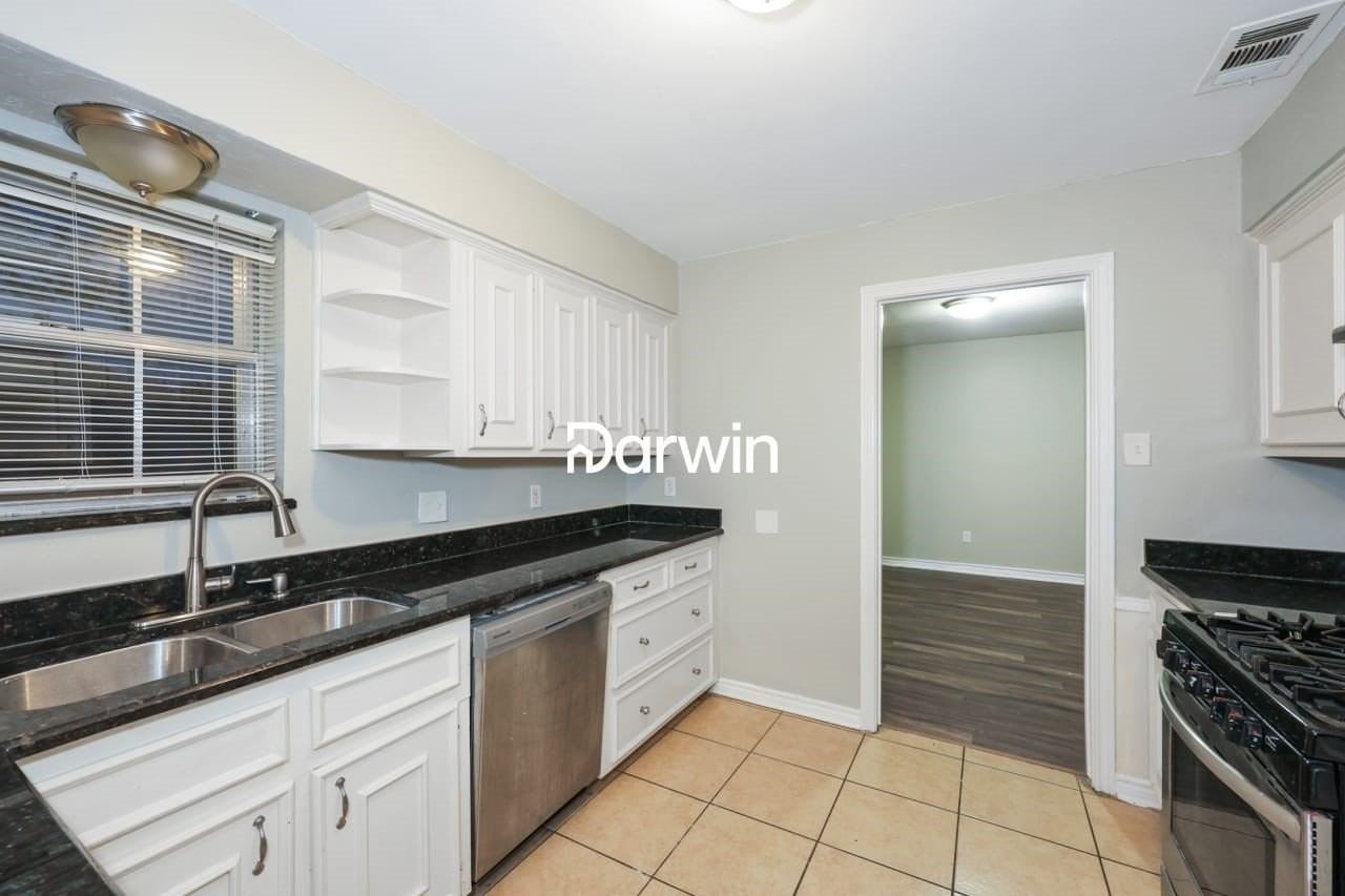 2404 Dalgreen Dr - Photo 3 of 17