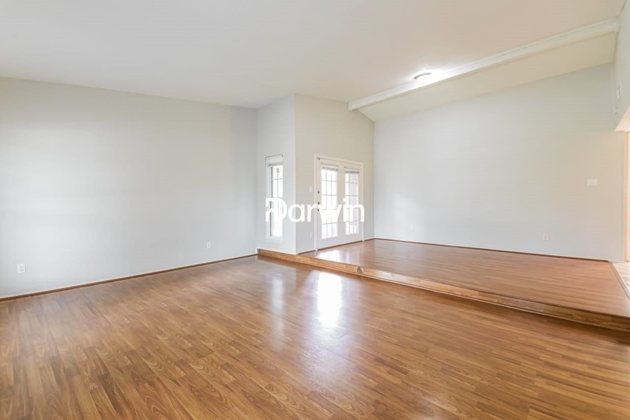 3464 Livingston Ln - Photo 2 of 15