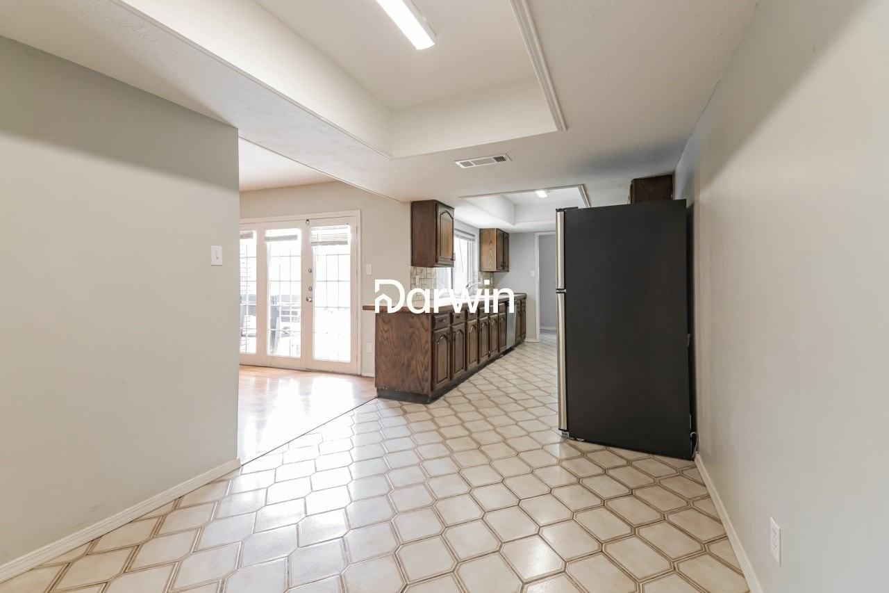 3464 Livingston Ln - Photo 5 of 15
