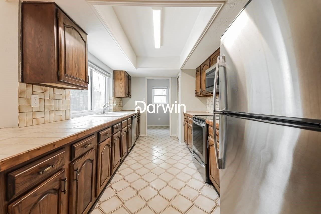 3464 Livingston Ln - Photo 6 of 15