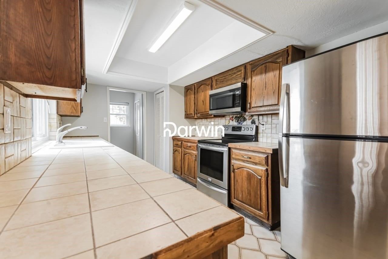 3464 Livingston Ln - Photo 7 of 15