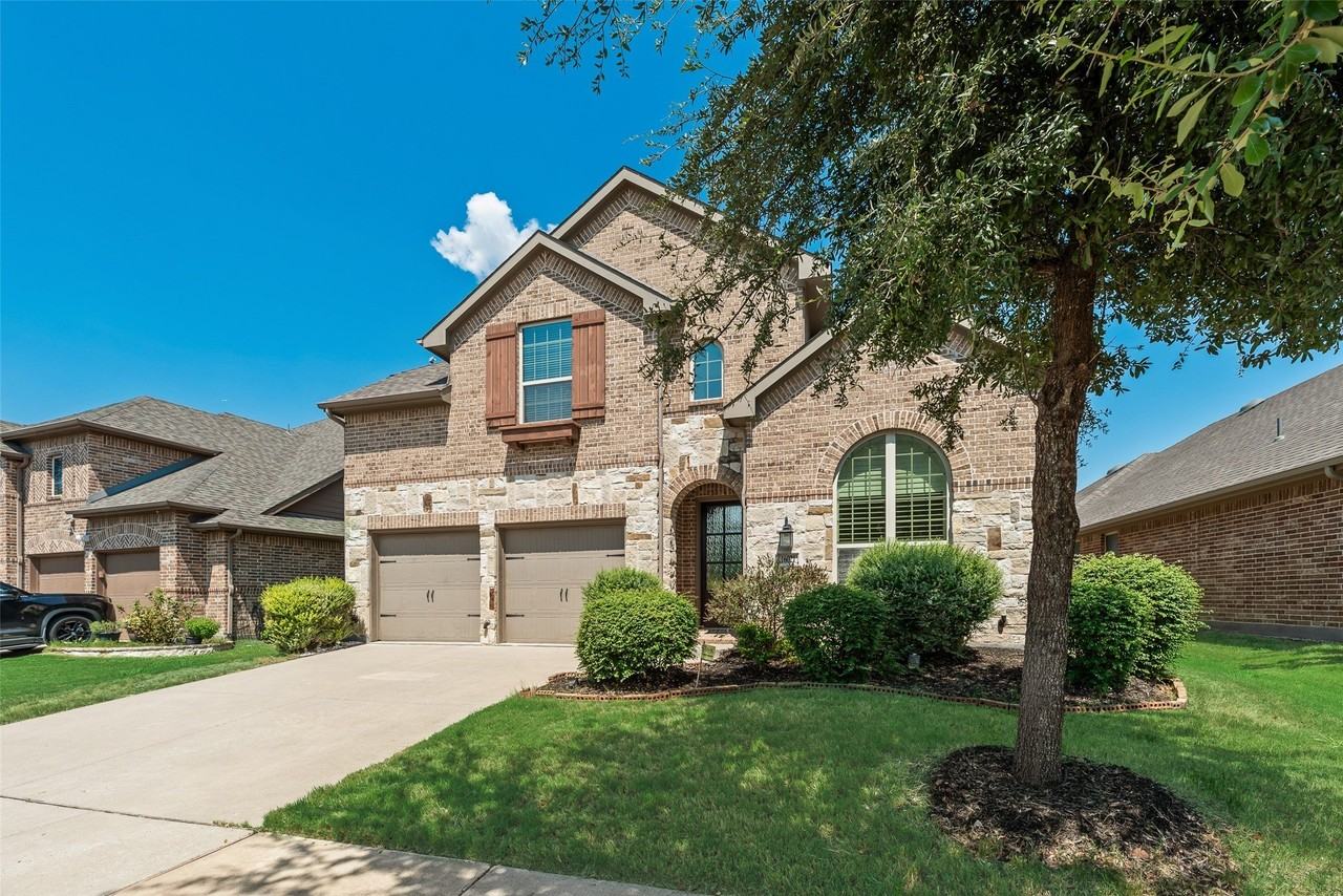 16021 Benbrook Blvd - Photo 4 of 30