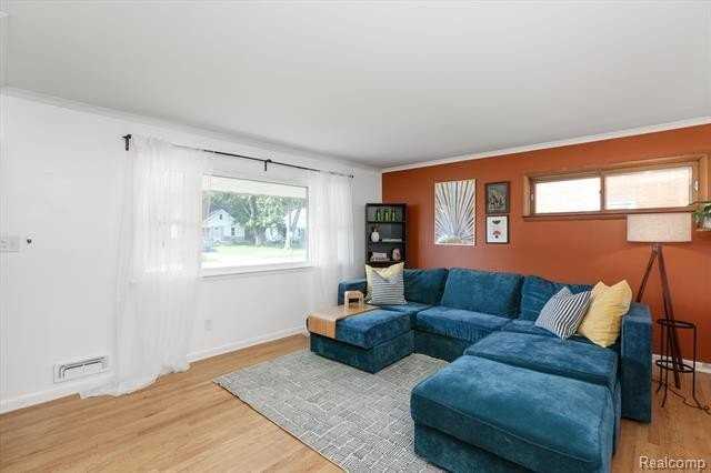 312 W Lincoln Ave - Photo 2 of 18