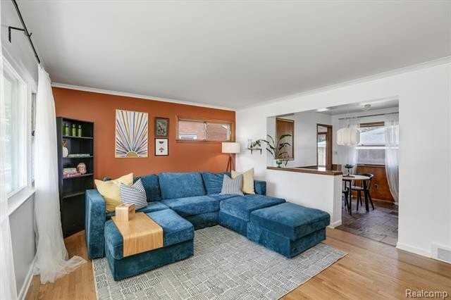 312 W Lincoln Ave - Photo 3 of 18