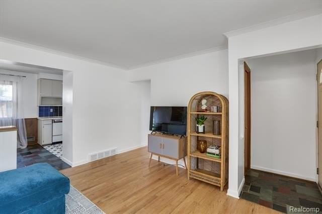 312 W Lincoln Ave - Photo 4 of 18