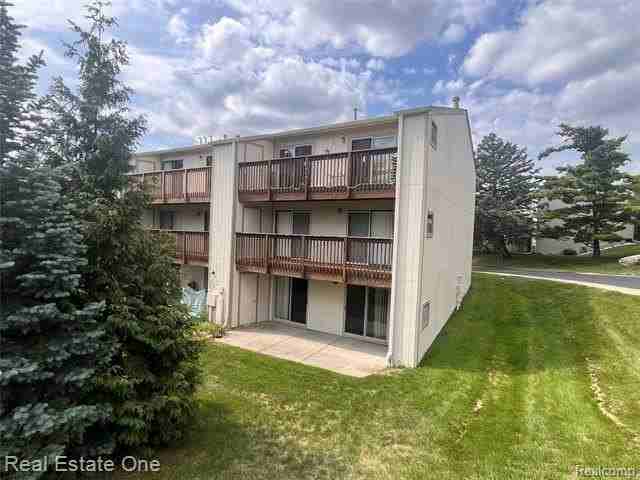1653 Riverside Dr - Photo 2 of 14