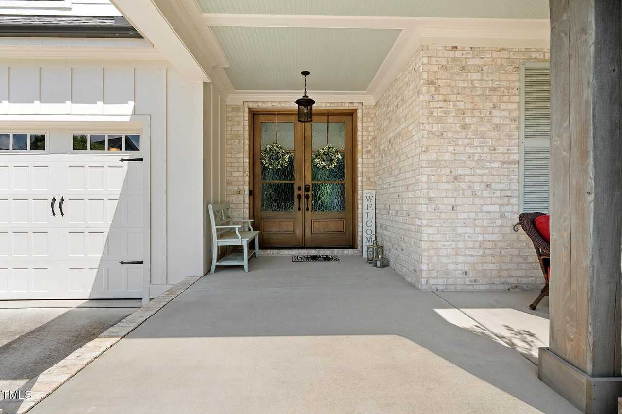 402 Cliffdale Rd - Photo 3 of 48