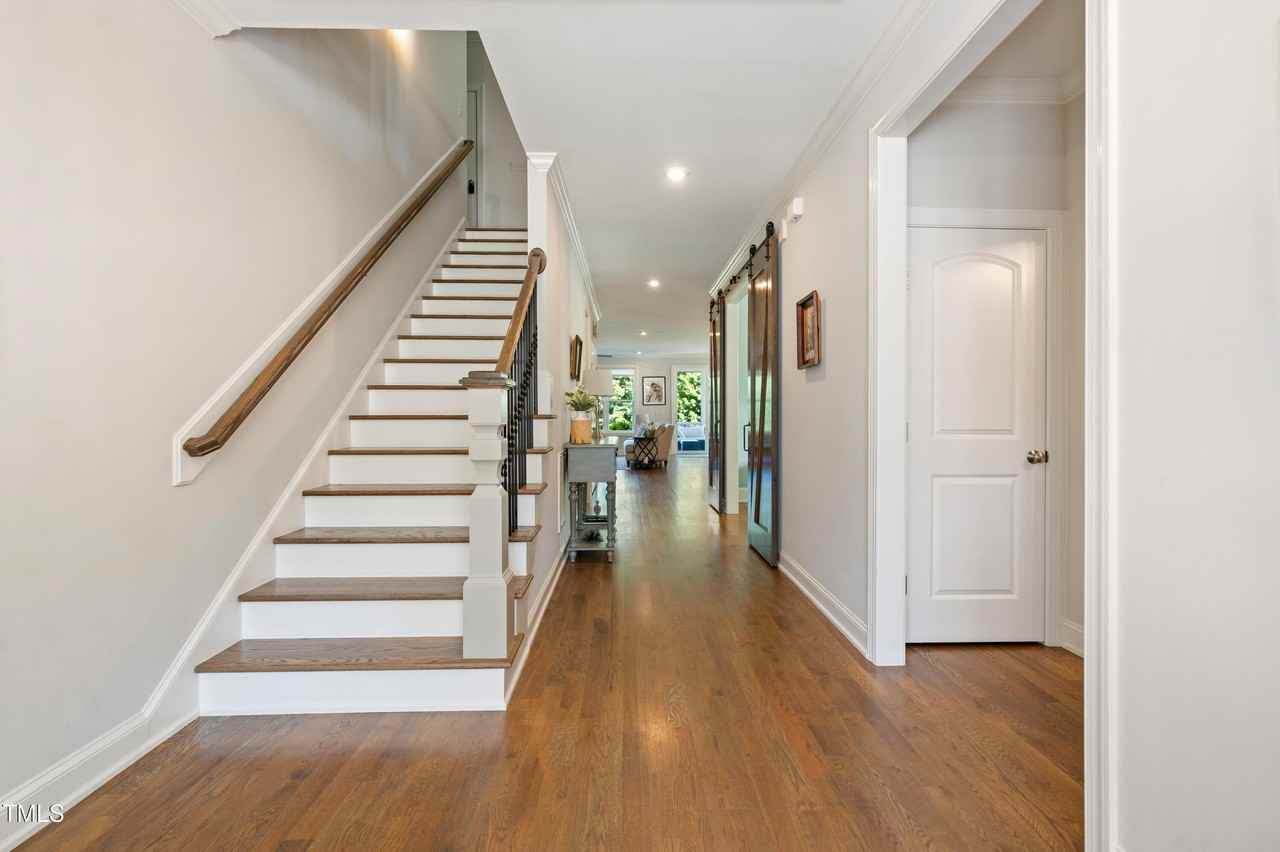 402 Cliffdale Rd - Photo 4 of 48