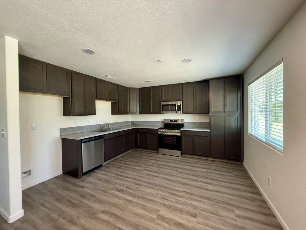 300 N Soderquist Rd