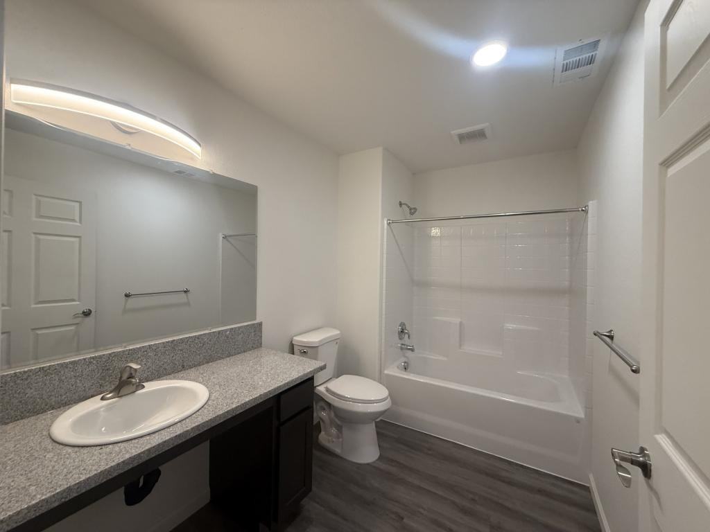 300 N Soderquist Rd - Photo 3 of 7