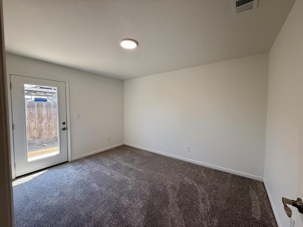 300 N Soderquist Rd - Photo 4 of 7