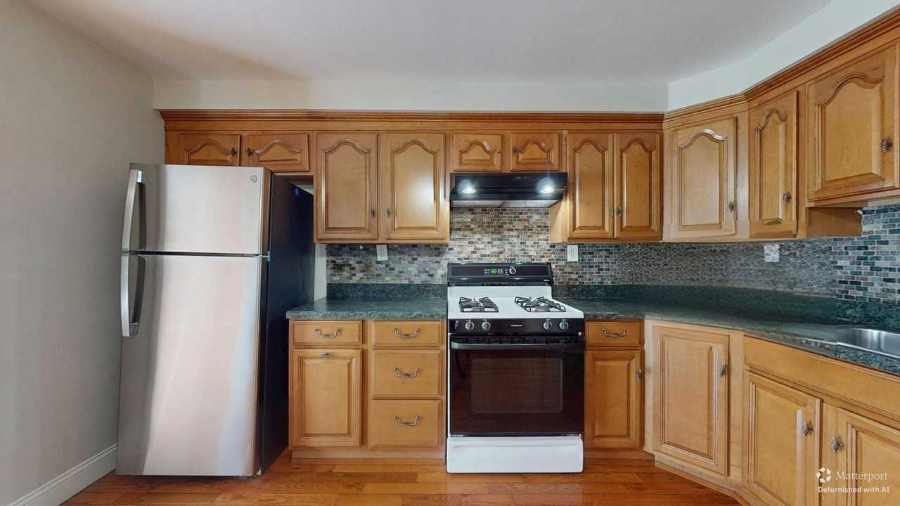 161 Bennington St #1 - Photo 4 of 16