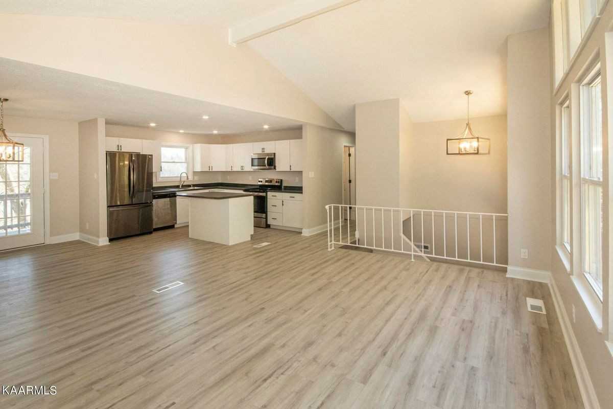 106 Newport Dr - Photo 2 of 19
