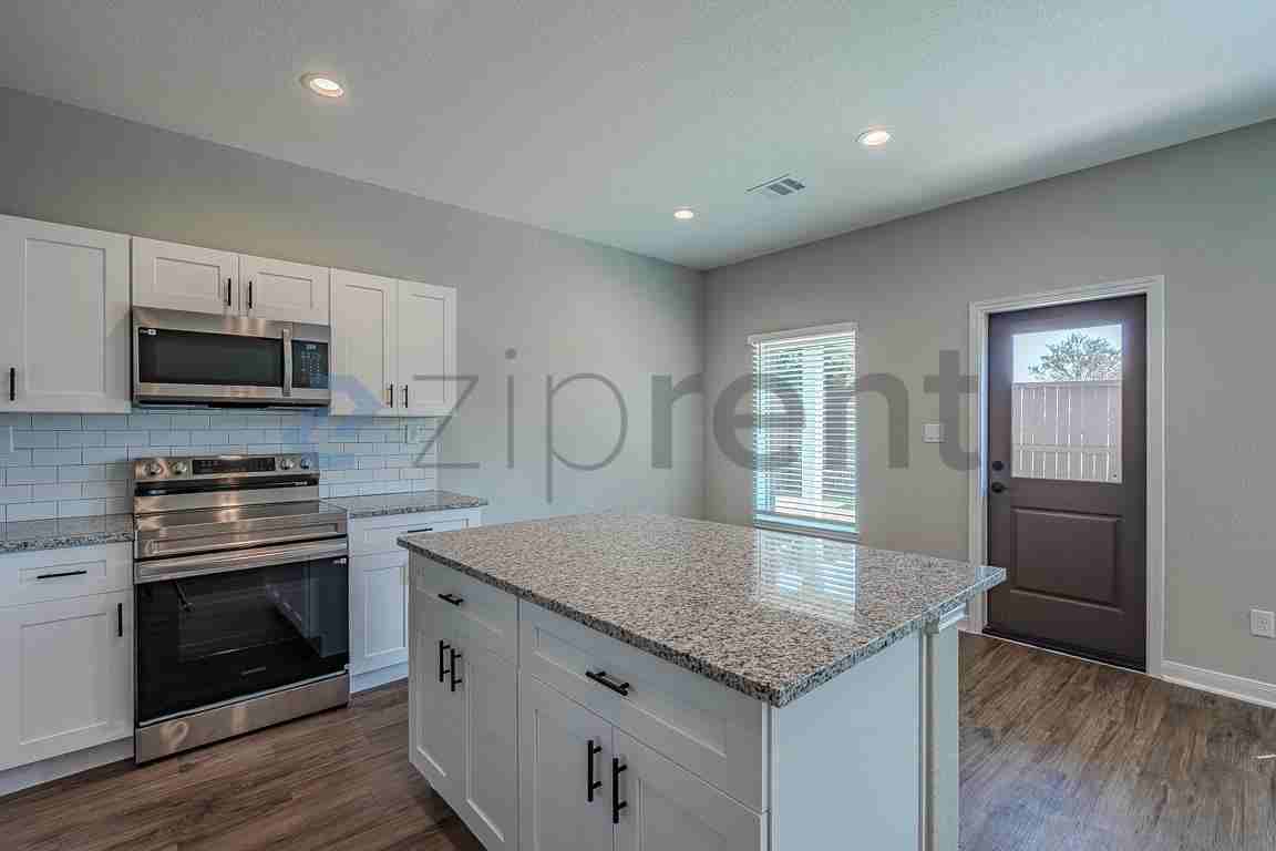 14010 Longstreet Rd #7C - Photo 5 of 35